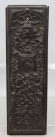Auktion 373 / Los 15016 <br>Eine seitliche Ofenplatte mit Ornamenten und L&ouml;wenkopf ,