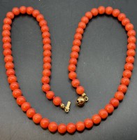 Auktion 373<br>Korallen-Kette mit Goldverschluss-375-, L-44 cm, 20 gr.