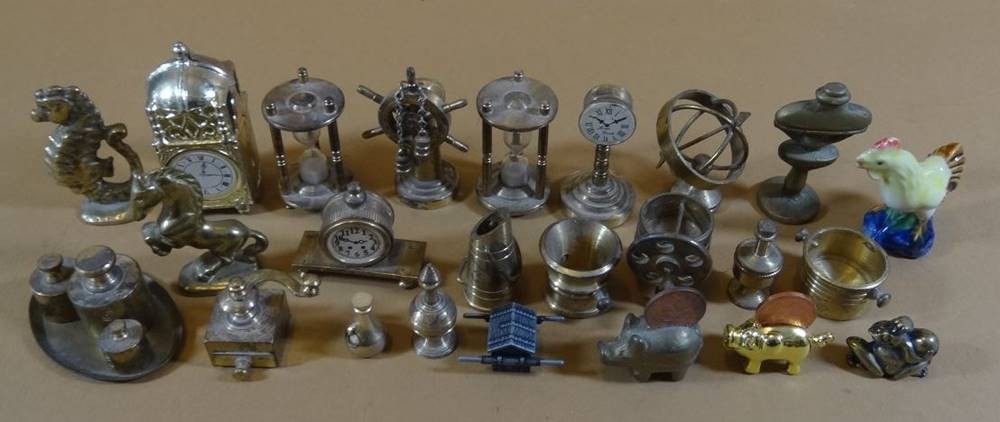 Auktion , 24 Setzkasten-Figuren