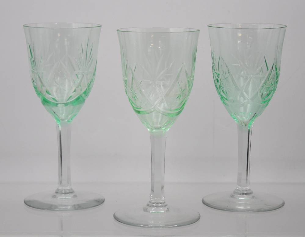 未使用・未開封　DREIMILLIONEN/AUS GLAS UND WEIN 361.Auktion | 3 x Uranglas Weingläser alter? | Auktionshalle