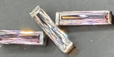 Auktion 373<br>Silber-925- Anhänger mit 2x lila, 1x hellblauen Stein, L-4,7 cm, 8,6 gr [1]