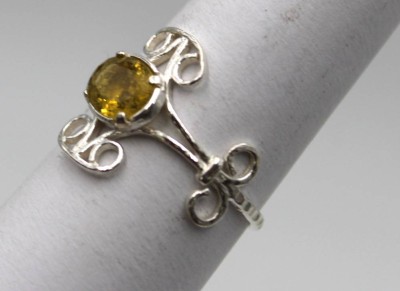 Auktion 373<br>925er Silber-Ring mit gelbem Safir, 1,9gr., RG 58 [1]