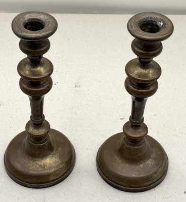 Auktion 373<br>Paar Biedermeier-Kupferleuchter, H-24 cm [1]
