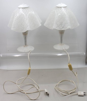 Auktion 373<br>zwei Murano-Glas Tischlampen im Fazzoletto-Stil aus Italien,  um 1960 entworfen . [1]