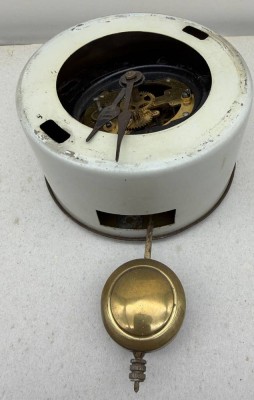 Auktion 373<br>Pendel-Werk einer Küchenuhr 