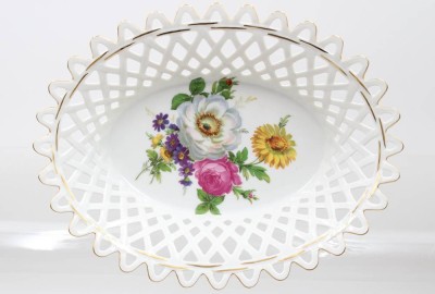 Auktion 373<br>Ovale Korbschale von Walter mit Blumendekor und Goldrand  [1]