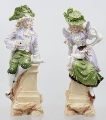 Auktion 373<br>ein Paar alte Biskuitporzellan-Figuren wohl Heubach,  um 1890 . [1]