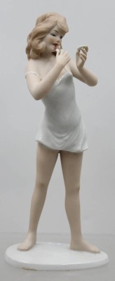 Auktion 373<br>Figur von Wallendorf ,, Frau mit Lippenstift ''  [1]