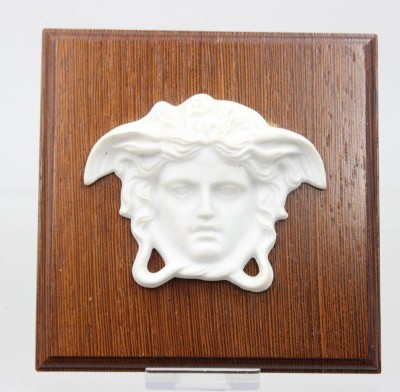 Auktion 373<br>ein Versace by Rosenthal Medusa-Wandbild  [1]