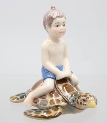Auktion 373<br>Royal Copenhagen Porzellanfigur aus der Millennium Collection  - Frederik auf einer Schildkröte. [1]