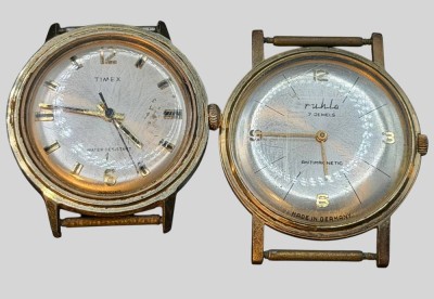 Auktion 373<br>2x mechan. Armbanduhren, Timex läuft,  Ruhla  steht, beide ohne Band [1]