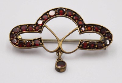 Auktion 373<br>Granatbrosche im Jugendstil wohl Norm-Gold (gepr.)  [1]