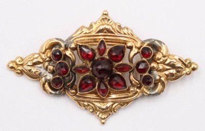 Auktion 373<br>antike Brosche aus vergoldetem Tombak  um 1900 mit Granat Besatz  [1]