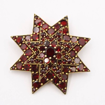 Auktion 373<br>Granat-Stern- Brosche Tombak vergoldet um 1900  [1]