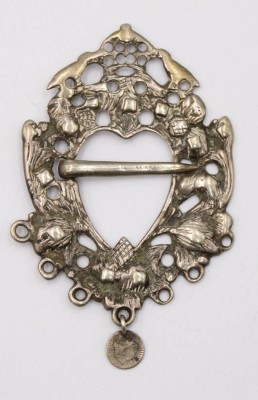 Auktion 373<br>antike silberne Hartje-Fibel mit fehlteilen (Trachtenschmuck )  [1]