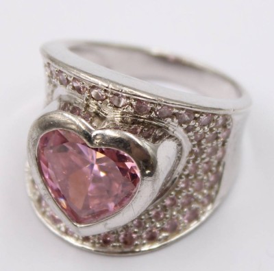 Auktion 373<br>Ring mit pinken Steinen, Herzförmige Fassung, 925er Silber, RW 59, 14,0 Gramm [1]