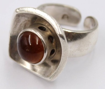 Auktion 373<br>Ring mit Bernstein, Silber, RW 49/50, 14,2 Gramm, Schiene offen [1]