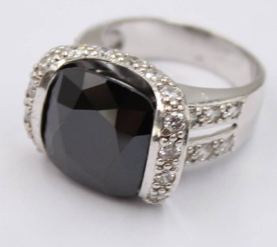 Auktion 373<br>Ring mit einem großen schwarzen Stein, 925er Silber, RW 59, 15,4 Gramm [1]
