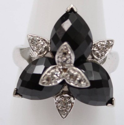 Auktion 373<br>Ring mit schwarzen und weißen Steinen, 925er Silber, RW 59, 8,5 Gramm [1]