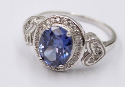 Auktion 373<br>Ring mit einem blauen Stein, 925er Silber, RW 59, 4,6 Gramm [1]