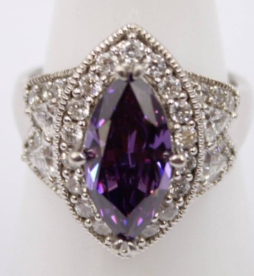 Auktion 373<br>Ring mit einem Amethyst Navette, 925er Silber, RW 58, 10,5 Gramm [1]