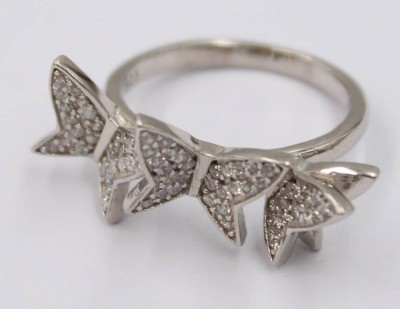 Auktion 373<br>Ring mit Schmetterlingen, weiße Steine, 925er Silber, RW 51, 3,7 Gramm [1]