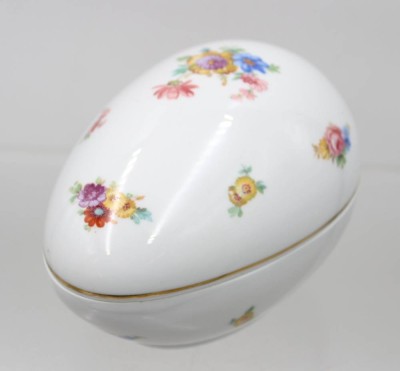 Auktion 373<br>Eine Eiförmige Deckeldose Fronold , Florales Dekor [1]