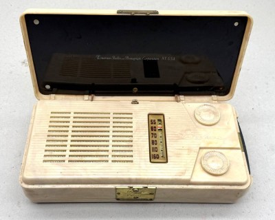Auktion 373<br>Emerson Portable Radio Mod. 640 von ca. 1950, Bakelitgehäuse, USA, optisch gut, aber Teile verrostet innen [1]