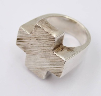 Auktion 373<br>Ring mit großem Kreuz, 925er Silber, RW 59, 22,4 Gramm [1]