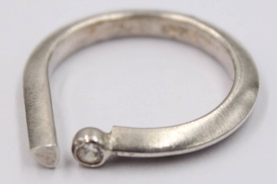 Auktion 373<br>offener Ring HB mit einem weißen Stein, 925er Silber, RW 56, 3,9 Gramm [1]