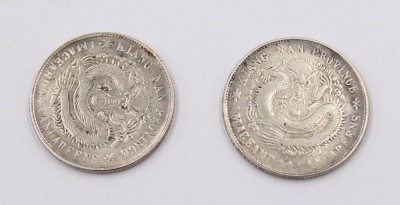 Auktion 373<br>Zwei 1 Mace and 44 Candareens (20 Cents) China, kiangnan, 9,2 Gramm [1]