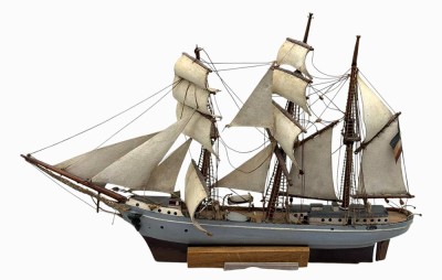 Auktion 373<br>altes Holzmodell des Schulschiffes 