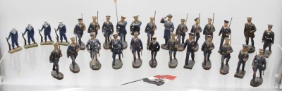 Auktion 373<br>29x div. Elastolin Marinesoldaten, tw. unterschiedliche Grössen und beschädigt, H-von 5,5 bis 8 cm [1]