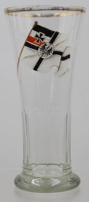 Auktion 373<br>hohes Glas mit Emaillemalerei, Marine und Deutsches Reich Fahnen, H-16,5 cm, 1/4 Liter [1]