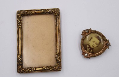 Auktion 373<br>kl. Bilderrahmen und Fotomedaillon älter , [1]