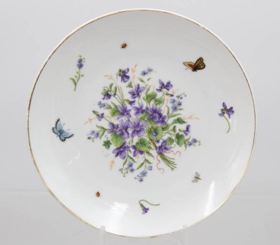 Auktion 373<br>Wand- Porzellanteller von Rosenthal, verziert mit  Veilchendekor (Violets),  Insekten und Vergissmeinnicht [1]