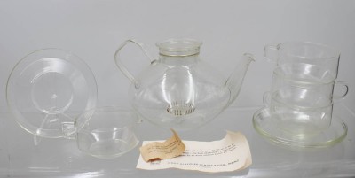 Auktion 373<br>Teekanne aus Jenaer Glas  von Heinrich Löffelhardt entworfen. Bauhaus-Design aus den 1950er Jahren− [1]