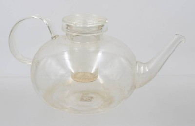 Auktion 373<br>Jenaer Glas Teekanne  ein Bauhaus-Klassiker, entworfen von Wilhelm Wagenfeld . [1]