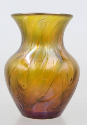 Auktion 373<br>Gelb-orange Vase ist aus der Serie 