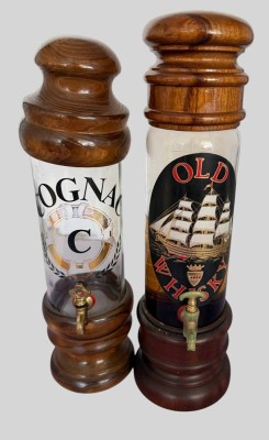 Auktion 373<br>Old Whisky Flasche und Cognac Flasche  mit Zapfhahn , H-39,5 und 37,5 cm [1]