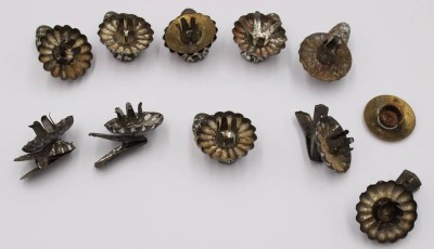 Auktion 373<br>10 antike Weihnachtsbaumkerzenhalter aus Metall als Clip . [1]