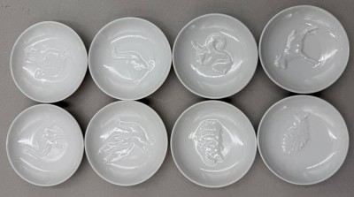 Auktion 373<br>8 kl. weisse Schälchen mit Tierreliefs 