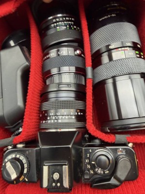 Auktion 373<br>Contax 139 Quartz + Carl Zeiss Planar 1.7/50 und Zubehör in Tasche, anbei Tele Soligor Zoom/Macro 700-210, Soligor Auto-Tele Converter, Soligor  Wide- Auto, 1:2,8 f-28 mm Sowie Blitzgerät, Beschreibung etc. [1]