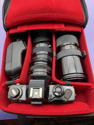 Auktion 373<br>Contax 139 Quartz + Carl Zeiss Planar 1.7/50 und Zubehör in Tasche, anbei Tele Soligor Zoom/Macro 700-210, Soligor Auto-Tele Converter, Soligor  Wide- Auto, 1:2,8 f-28 mm Sowie Blitzgerät, Beschreibung etc. [1]