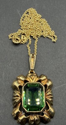 Auktion 373<br>Amerikaner Doublee-Kette mit Anhänger, grüner Stein [1]