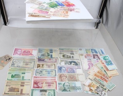 Auktion 373<br>ca. 70 div. Banknoten, Alle Welt [1]