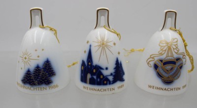 Auktion 373<br>3x KPM Weihnachtsglocken, 1986, 1989, 1991, H-10 cm [1]