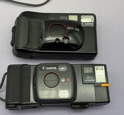 Auktion 373<br>2x Canon Kompaktkameras, guter Zustand beide [1]