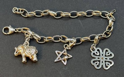 Auktion 373<br>Armband, Silber-925- mit 3 Anhängern, auch alle S-925-, L-18 cm, 13,88 gr [1]