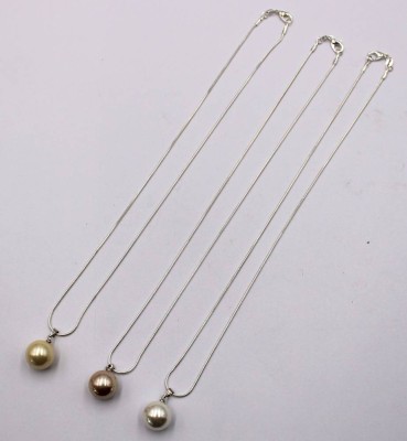 Auktion 373<br>3x div. Halsketten mit Muschelkernperlen-Anhänger [1]
